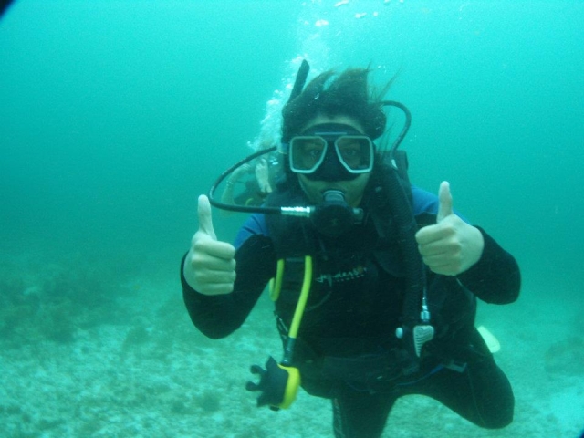 Saludando a la camara